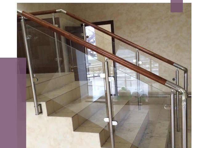 Комбинированные перила из металла и дерева в Канске