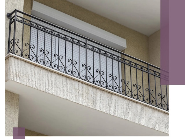 Балконные ограждения из металла и стекла в Канске для домов