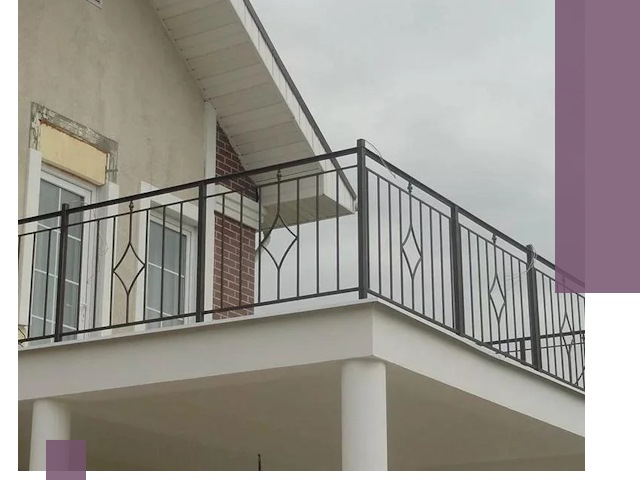 Изготовление балконных ограждений в Канске из металла и стекла