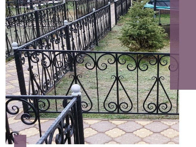 Кованые газонные ограждения под ключ в Канске